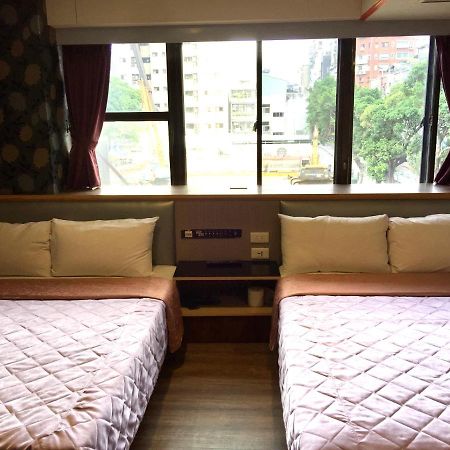 One Plus One Hotel Taipei Bagian luar foto