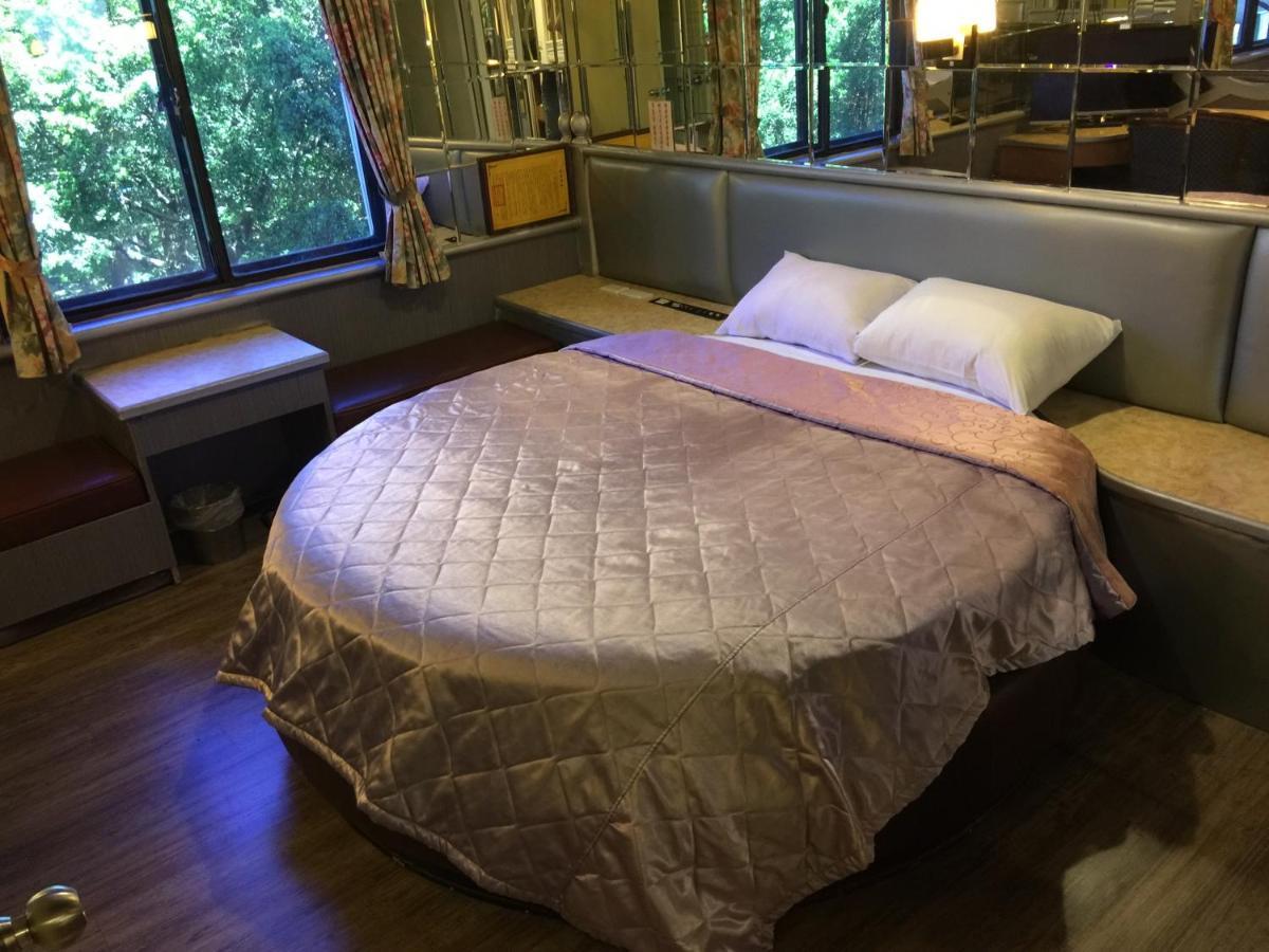 One Plus One Hotel Taipei Bagian luar foto