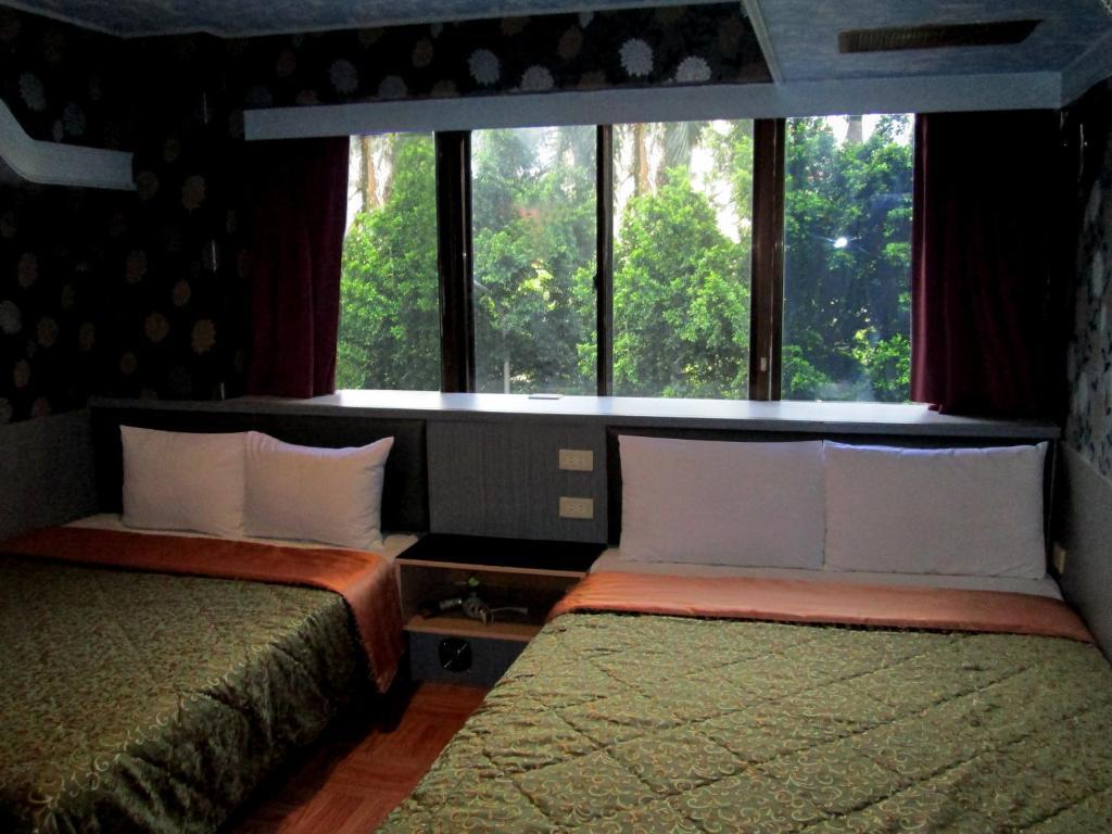 One Plus One Hotel Taipei Bagian luar foto