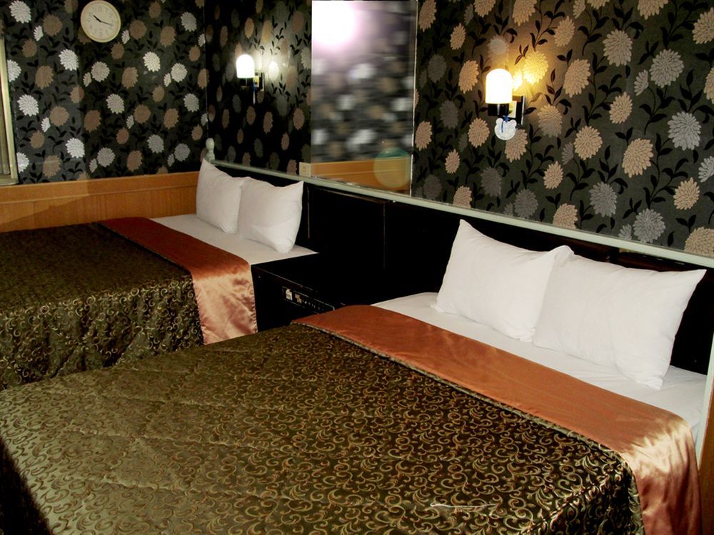 One Plus One Hotel Taipei Bagian luar foto