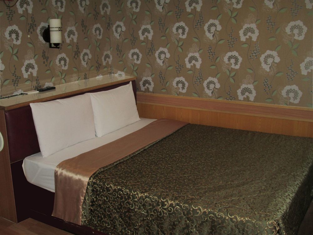 One Plus One Hotel Taipei Bagian luar foto
